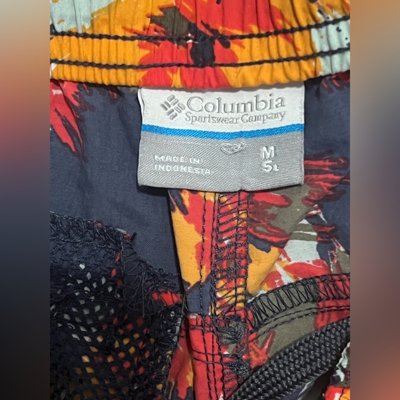 Columbia Women's Pleasant Creek Shorts with a multicolor floral print - M - Picture 7 of 11